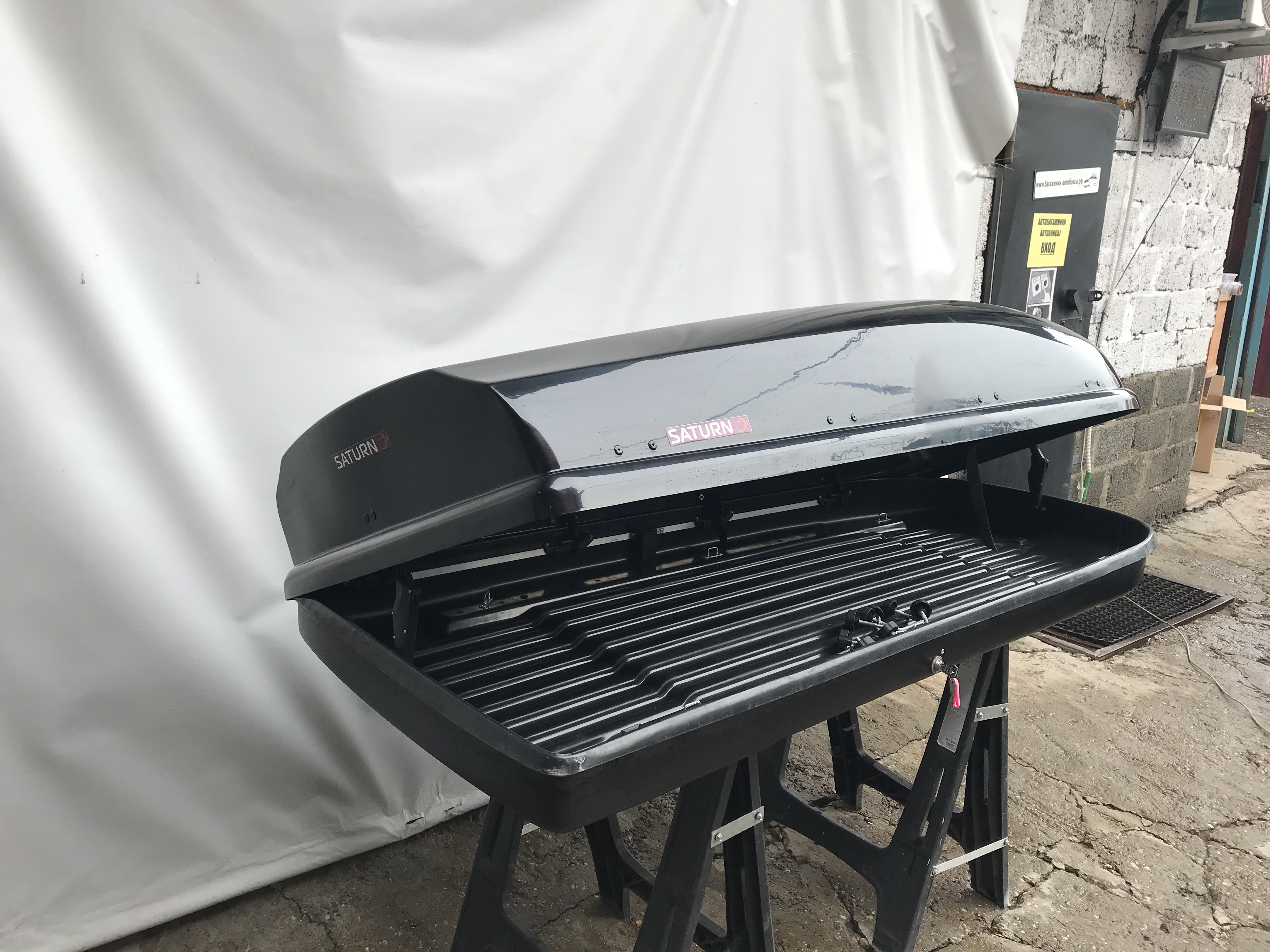 Автобокс Saturn 650 чёрный глянцевый двухсторонний Б/У