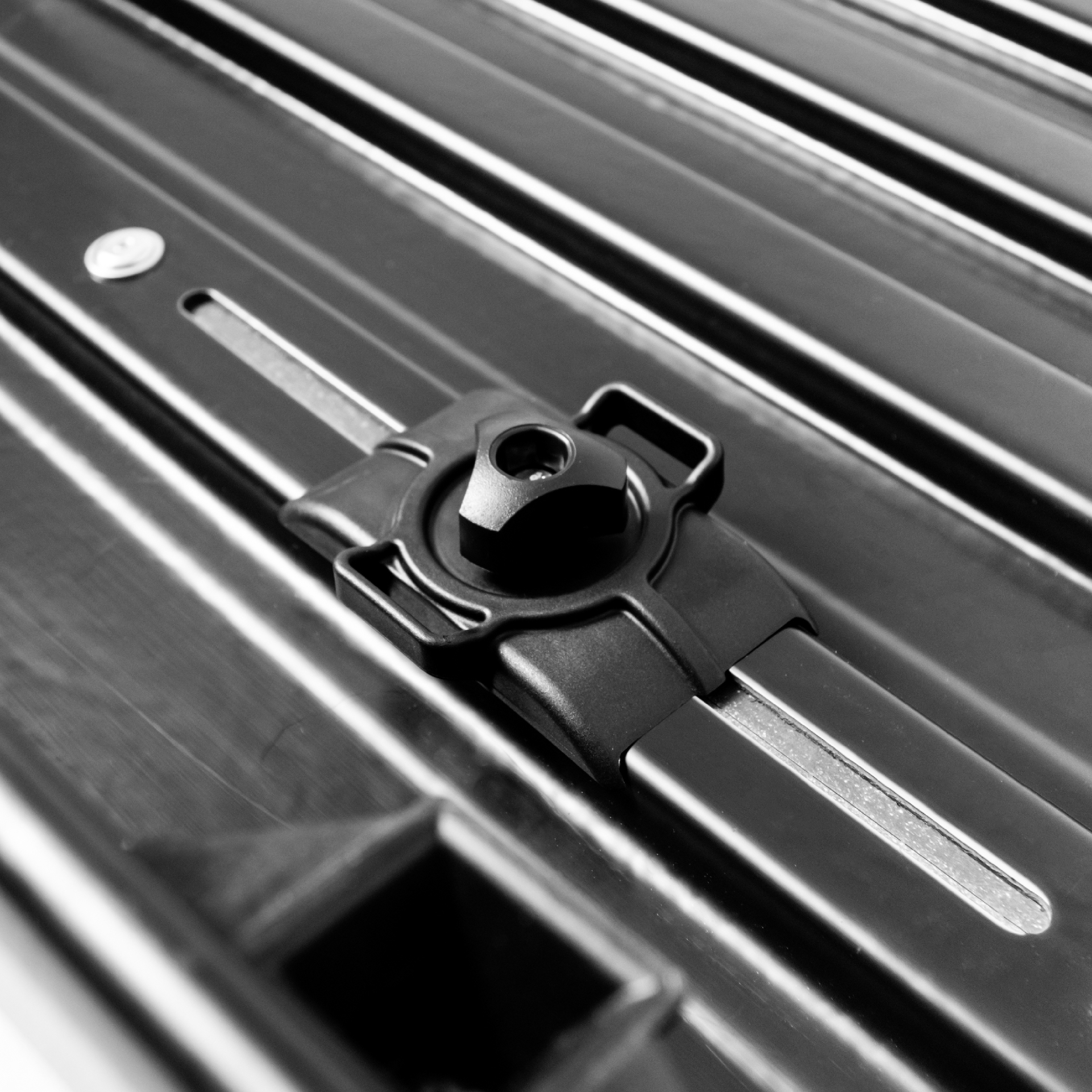 Автобокс на крышу LUX Irbis 175 black matte (Люкс Ирбис 175 чёрный матовый)