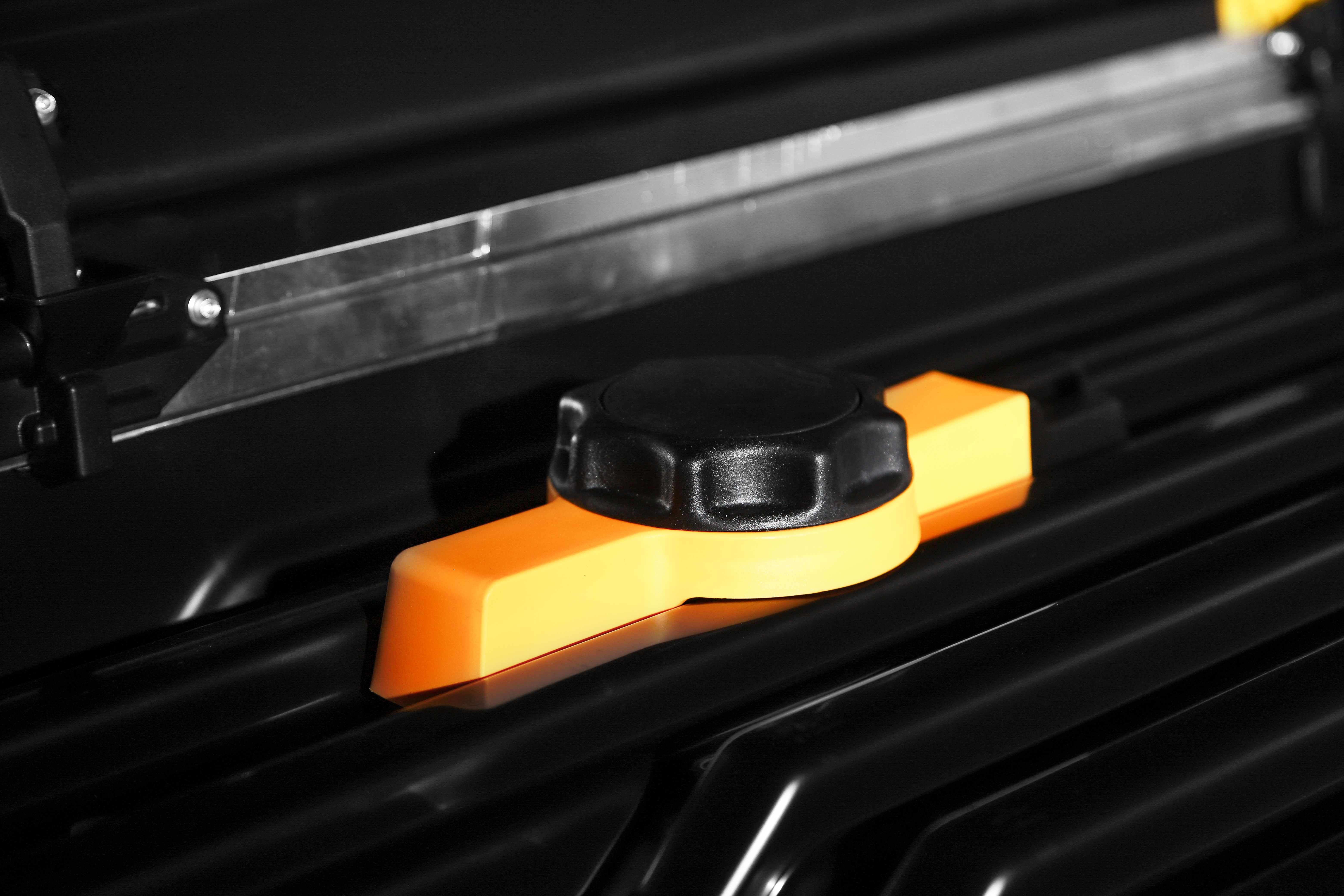 Автобокс ED Magnum 390 черный матовый (быстросъём) ED5-145B