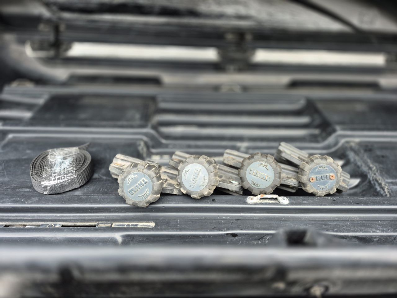 Автобокс Thule Motion 200 чёрный глянцевый Б/У Э-4