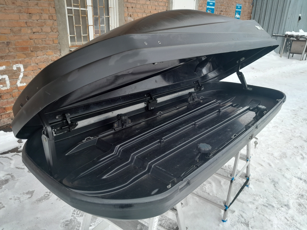 Автобокс Thule Touring 780 чёрный глянцевый Б/У