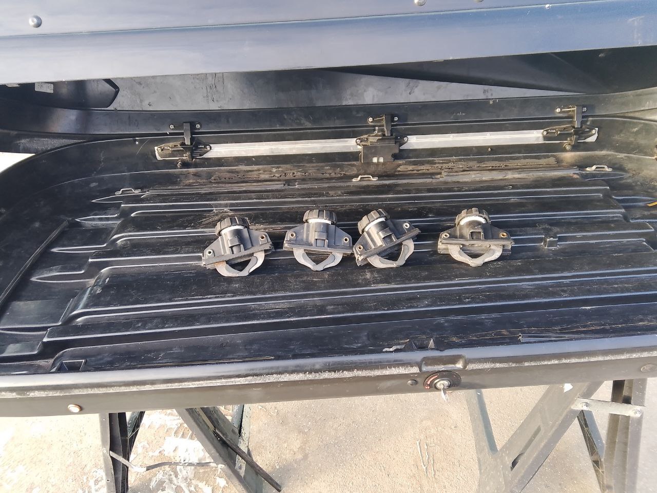 Автобокс Thule Touring M чёрный глянец Б/У 001 Э