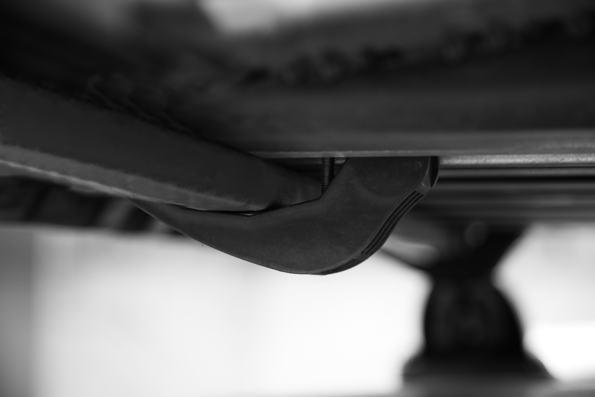 Автобокс на крышу LUX Tavr 197 silver matte (Люкс Тавр 197 серый матовый)